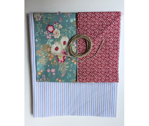 Volant  amb banderoles (ratlles blaves)